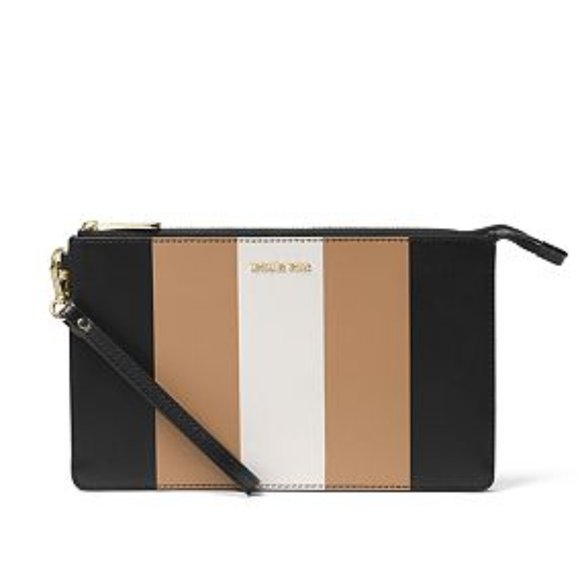 Michael Kors Handbags - NWT Michael Kors Daniela Wristlet